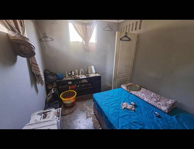 5 BEDROOM HOUSE FOR SALE IN SEA VIEW